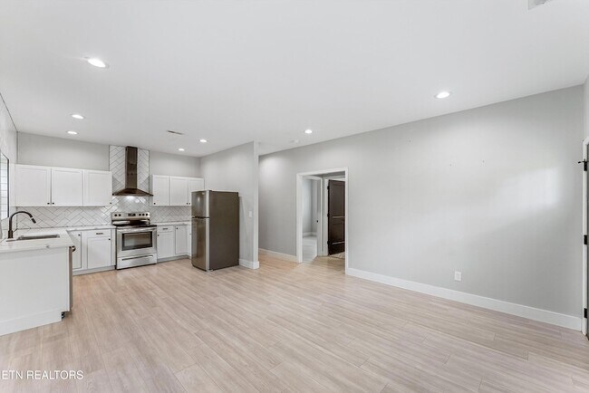 Building Photo - 5004 Knoxwood Dr