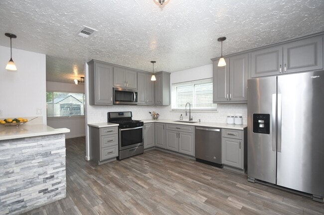 Building Photo - 19734 Redroot Dr