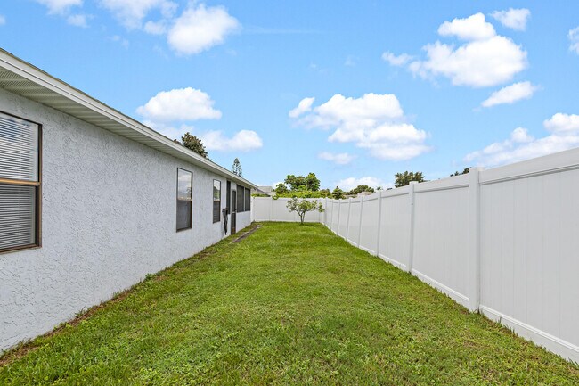 Building Photo - 809 Kara Cir