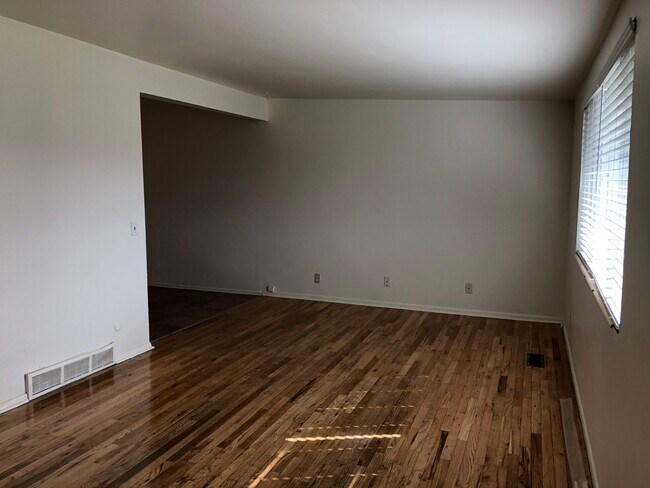Building Photo - 2305 S 1700 E
