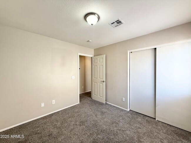 Building Photo - 10527 W Windsor Blvd