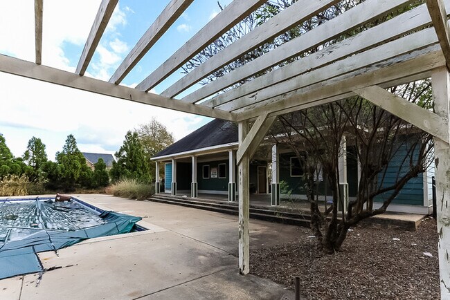 Building Photo - Beautiful 5-Bedroom Home in McDonough, GA