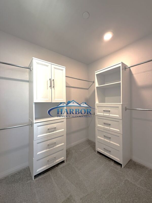 Building Photo - 1215 Canoe Ln