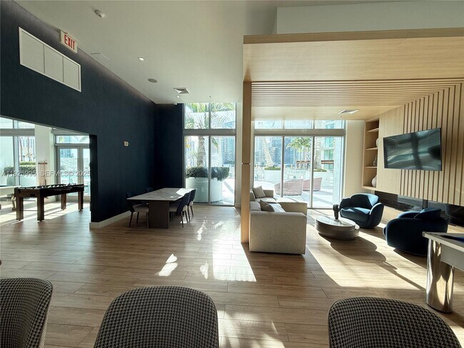 Building Photo - 90 SW 3rd St