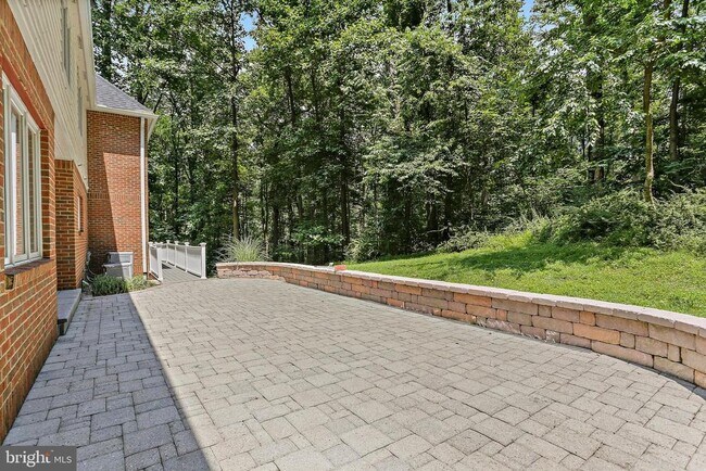 Building Photo - 12624 Golden Oak Dr