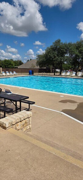 Building Photo - 305 Olmos Dr