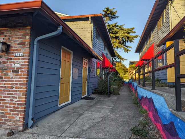 Building Photo - 2536 SE 29th Ave