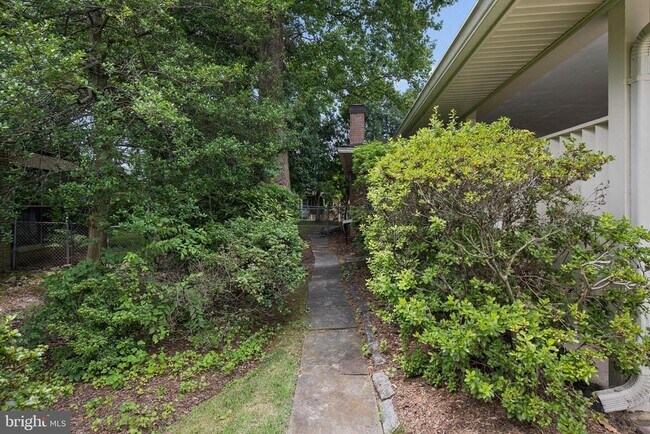 Building Photo - 7016 Hopewood St