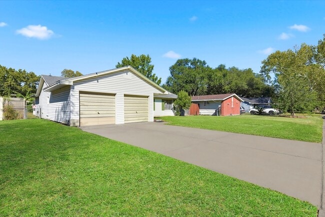 Building Photo - 7138 Mobud Dr