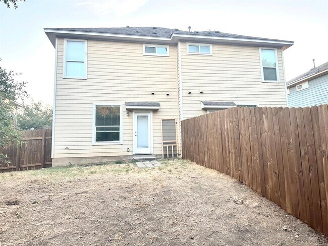 Building Photo - 2404 Allred Dr