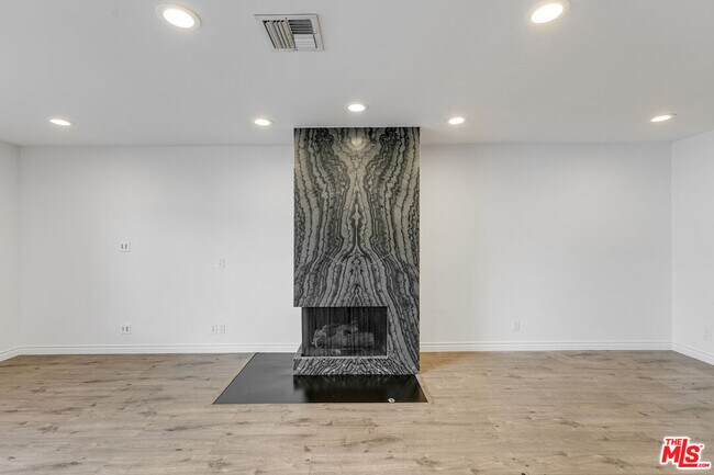 Building Photo - 12358 Moorpark St