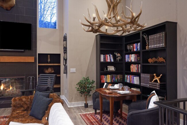Building Photo - 888 Horse Ranch Dr