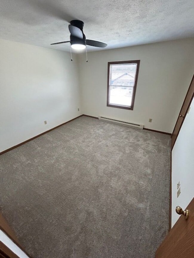 Building Photo - 2-Bedroom Townhome with 1-Car Garage - Available Soon!