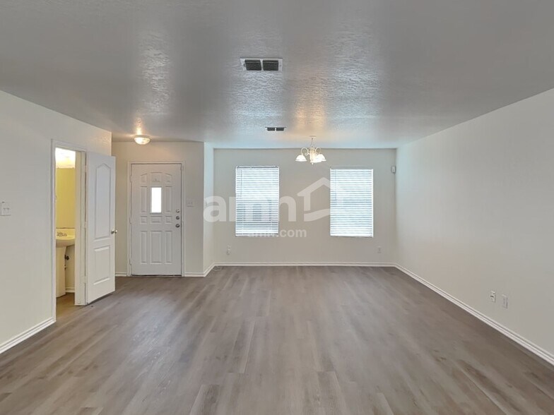Building Photo - 629 Northhill Cir