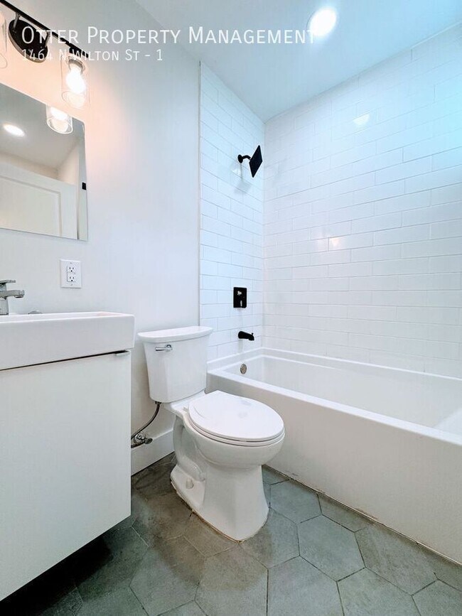 Building Photo - 1464 N Wilton St