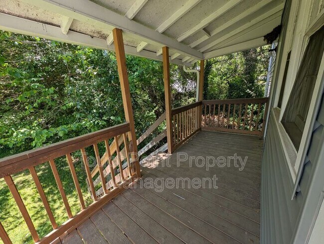 Building Photo - 476 Spring St SW