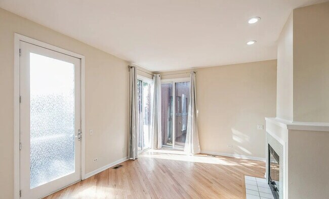 Building Photo - Upscale Living at Its Finest