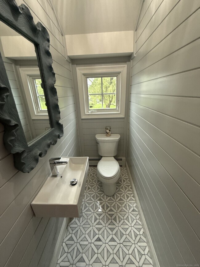 Building Photo - 55 Vineyard Pl