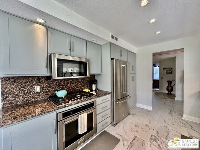 Building Photo - 515 Desert Lakes Dr