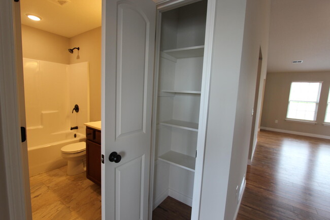 Building Photo - 721 Promenade Dr