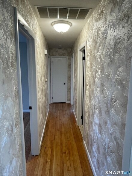 Building Photo - 7 Riverbend Dr