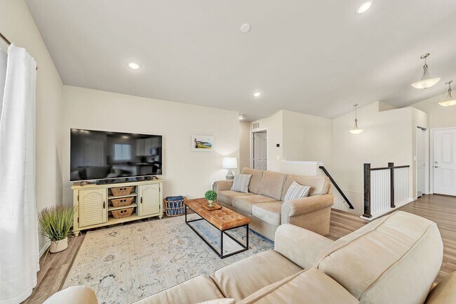 Building Photo - 13170 Valley Peak Dr