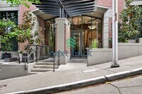 Building Photo - "Chic Urban Retreat: Stylish 1-Bedroom Condo in the Heart of Seattle!"
