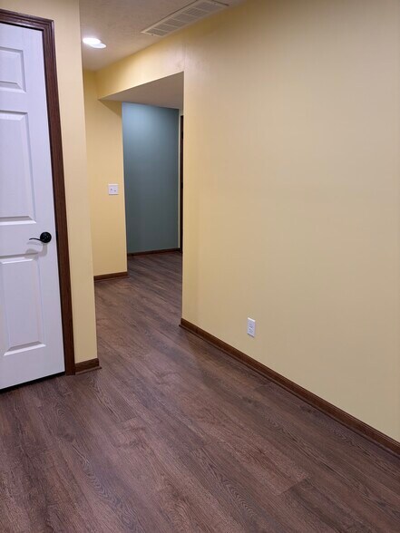 Building Photo - 8200 Broken Ridge Dr