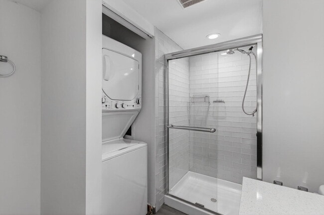 Building Photo - 8536 Casa Del Lago