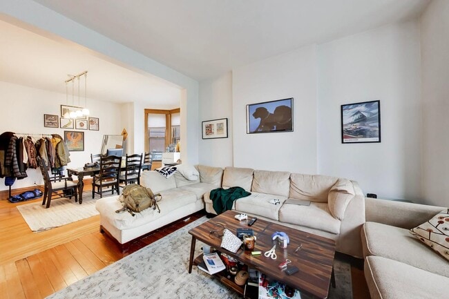 Building Photo - 2815 N Racine Ave