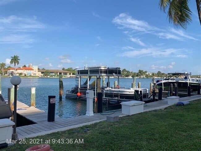 Building Photo - 5005 Collins Ave