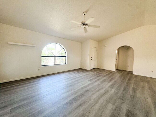 Building Photo - "Spacious Mesa Del Sol House!"