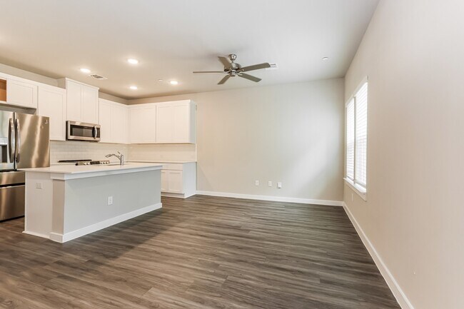 Building Photo - 305 N Centro Cir