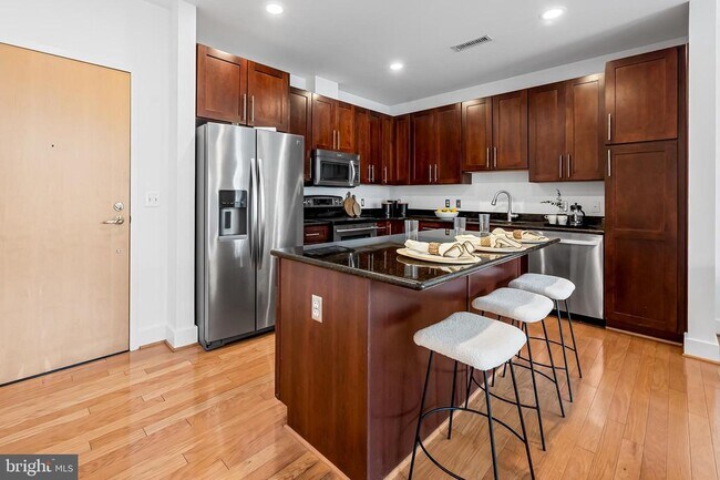 Building Photo - 2772 Lighthouse Point E