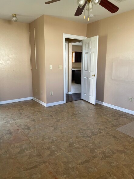 Laundry/bonus room_3 - 7925 Danube Rd