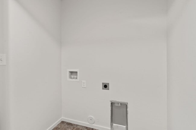 Building Photo - 4800-4802 E Fairview Ave