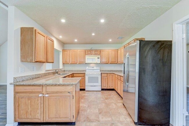 Building Photo - 2107 Collingsfield Dr
