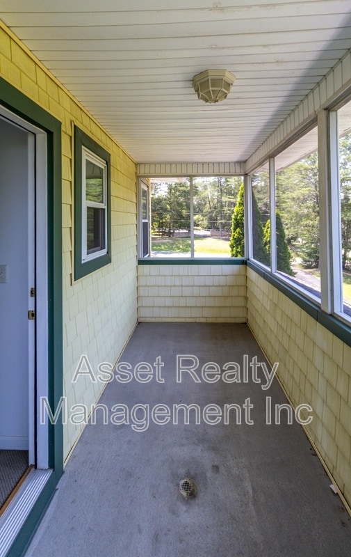 Building Photo - 2084 Allenridge Dr