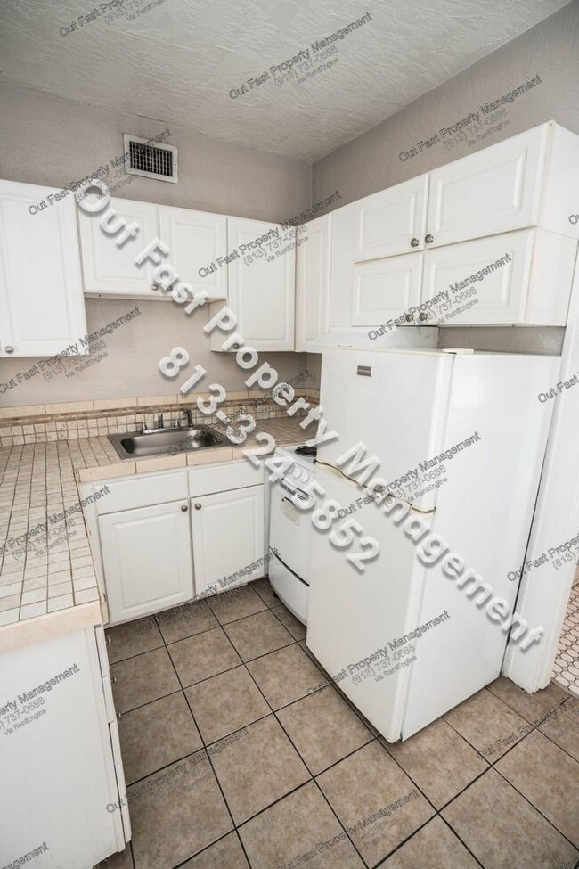 Building Photo - 549 2nd St N