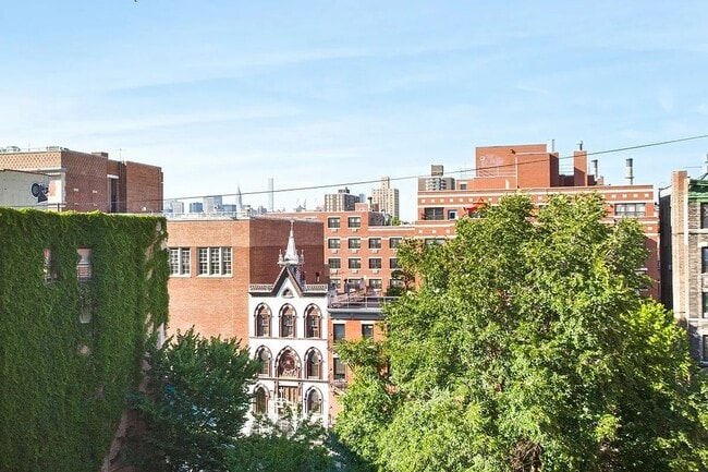 Building Photo - 321 E 3rd St