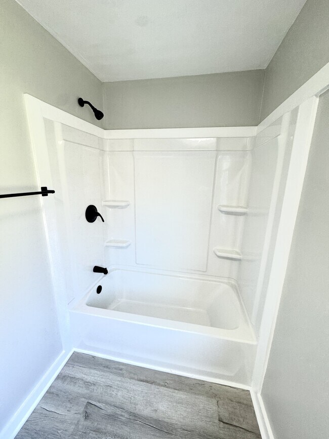 Building Photo - 105 Trail Dr