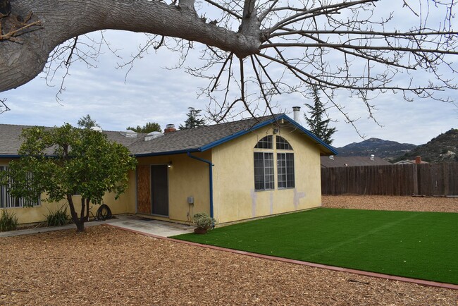 Building Photo - Single Story 3 Bed 2 Bath Home in Poway- S...
