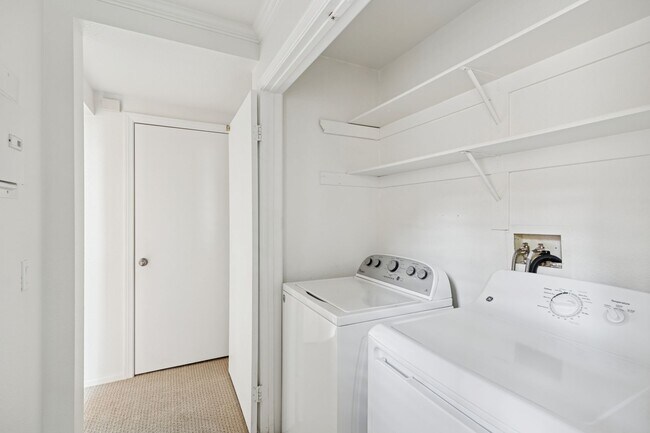 Building Photo - Villa Point Upper Unit with Loft and Golf Course Views