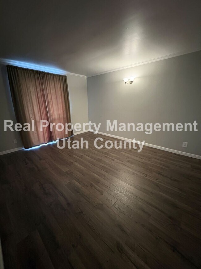 Building Photo - Half Off First Months Rent! 3rd floor condo in the heart of Salt Lake