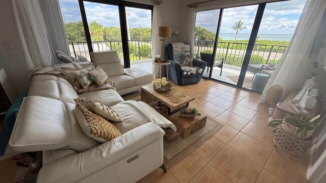 Building Photo - 5159 N Hwy A1A