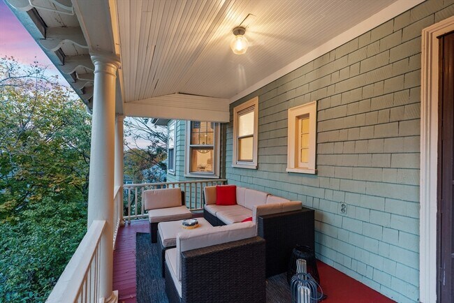 Building Photo - 14 Hood St