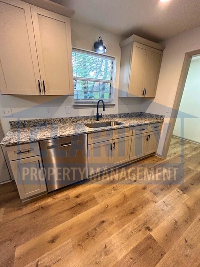 Building Photo - Newly renovated 3 bedroom, 2 bath ranch home!