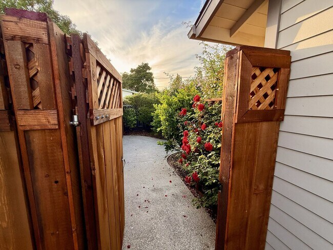 Building Photo - Beautiful Two Bedroom/Two Bathroom Home with Large Yard