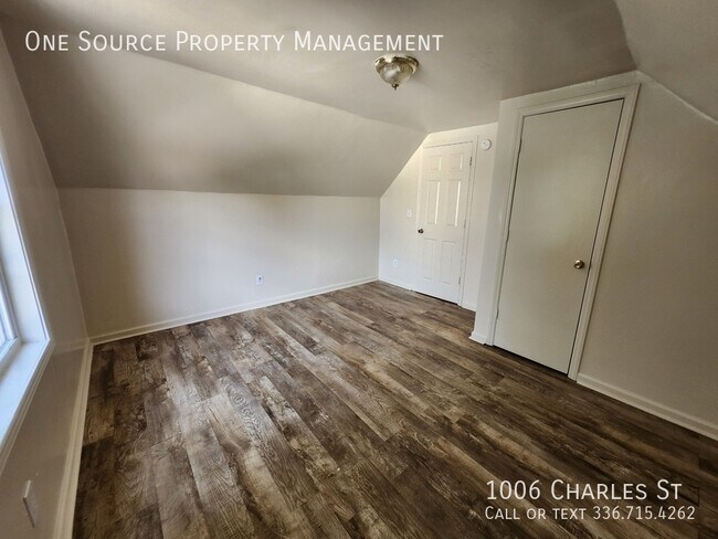 Building Photo - 1006 Charles St