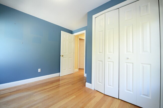 Building Photo - 15 Sabatus Rd